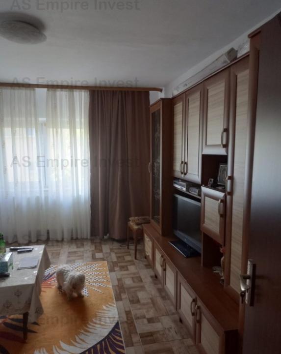 Apartament 3 camere decomandat - zona Tractorul