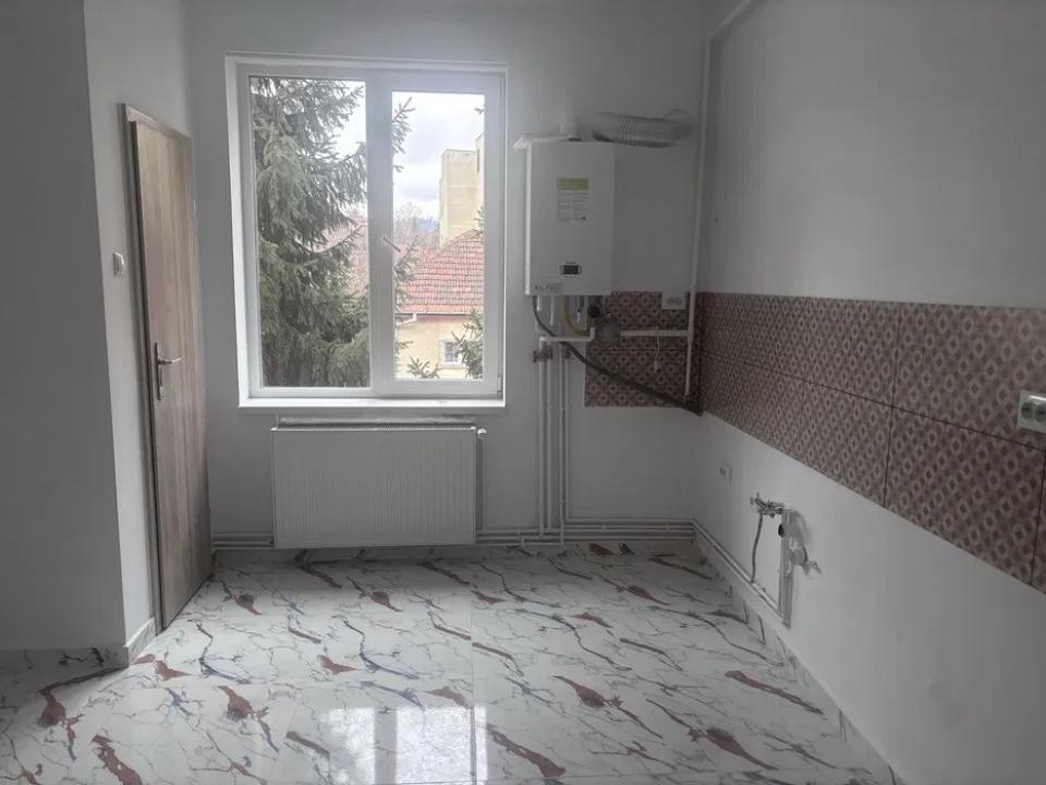 Ap 2,5 camere decomandat - zona Brasovul Vechi