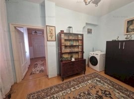 Casa pe sol, teren 217 mp, pretabila - cabinete, gradinita, locuinta - Liceul Triscu