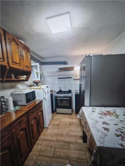 Casa pe sol, teren 217 mp, pretabila - cabinete, gradinita, locuinta - Liceul Triscu