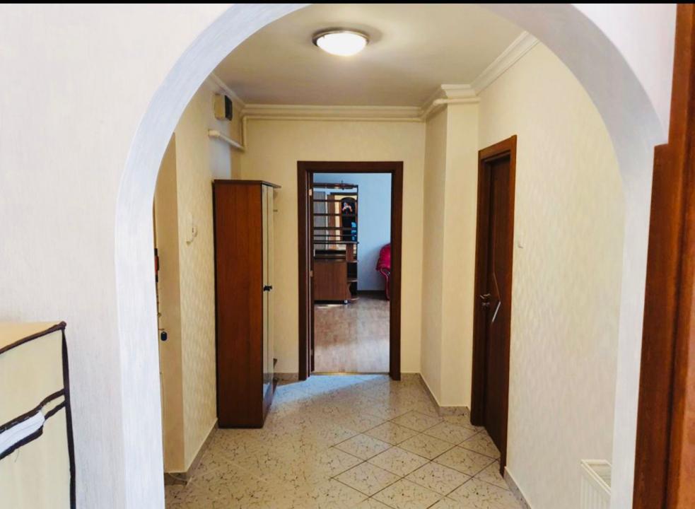 2 camere decomandate cu CENTRALA PROPRIE zona Nerva Traian