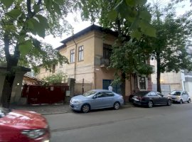 Casa cu o curte libera de 110 mp in apropiere de Pache Protopopescu