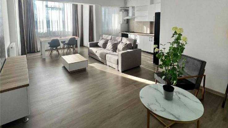 APARTAMENT 3 CAMERE DECOMANDAT 79 MP