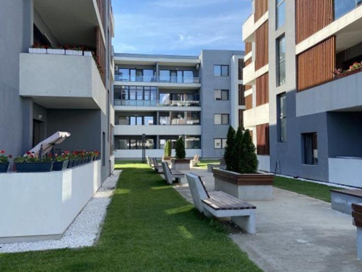 APARTAMENT 3 CAMERE DECOMANDAT 79 MP