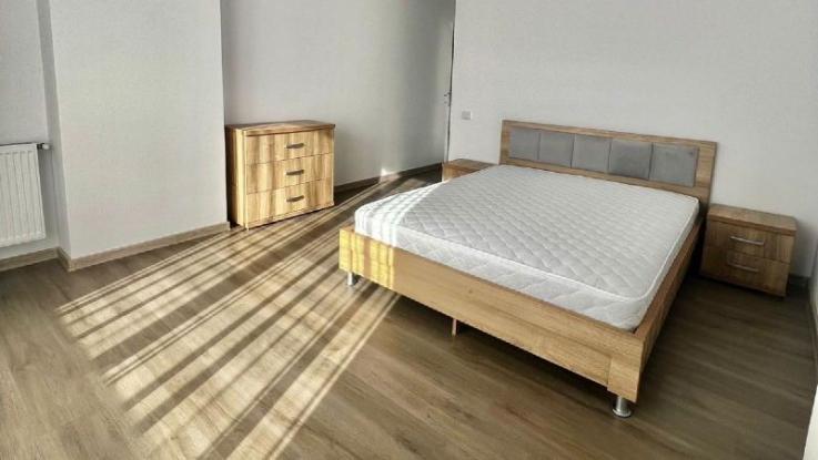 APARTAMENT 3 CAMERE DECOMANDAT 79 MP