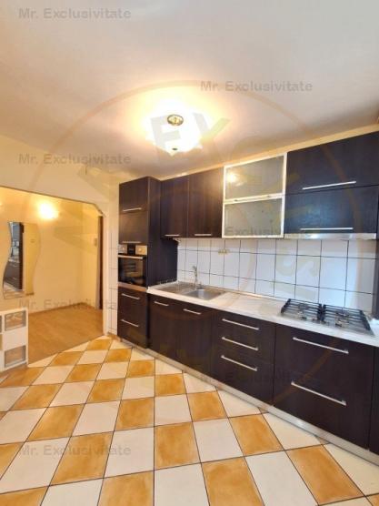 Apartament 3 camere decomandat Pitesti-Trivale, Etaj 2