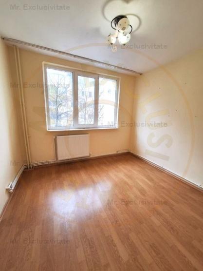 Apartament 3 camere decomandat Pitesti-Trivale, Etaj 2