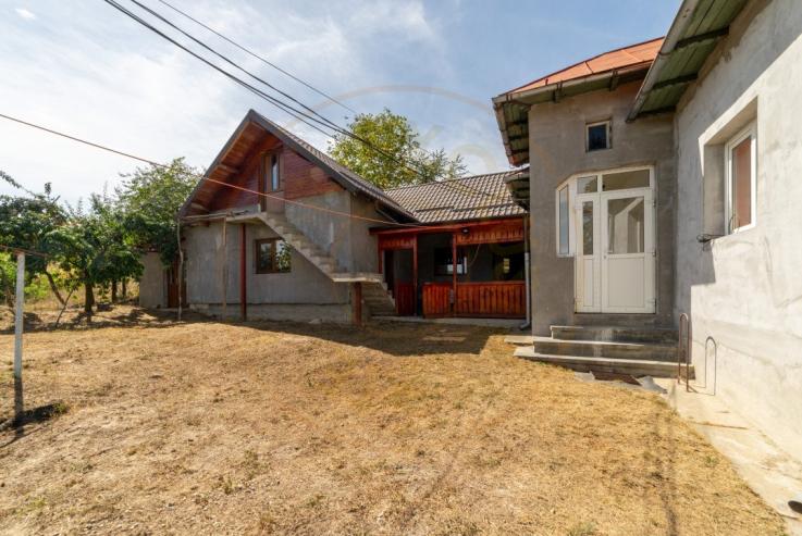 Casa  cu 4 camere in Sat Bujoi, Comuna Bogați+ Anexe + Teren 2693 mp