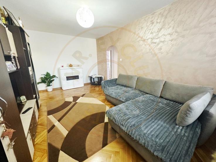 Apartament 4 camere mobilat  Trivale + loc de parcare rezervat