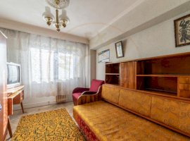 Apartament cu 3 camere, etajul 1 - Centru