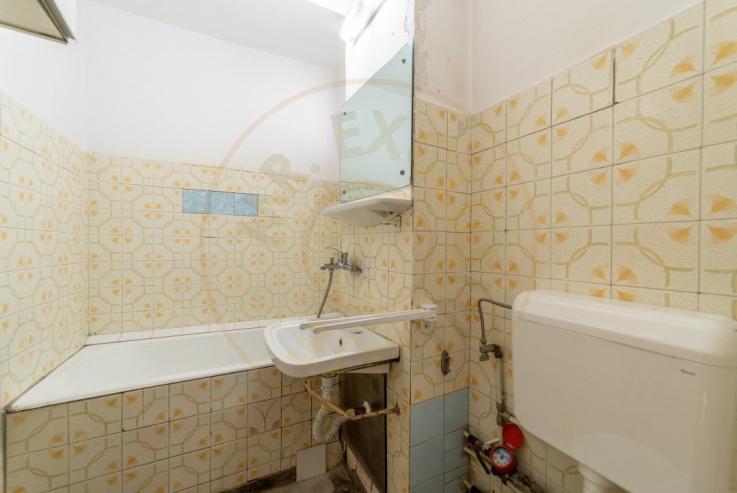 Apartament cu 3 camere, etajul 1 - Centru