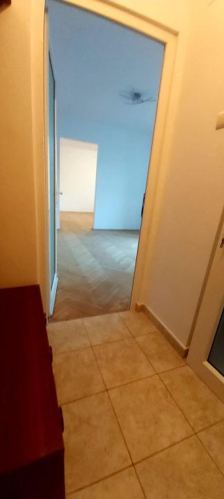 Apartament 2 camere nemobilat, zona Mihail Kogalniceanu