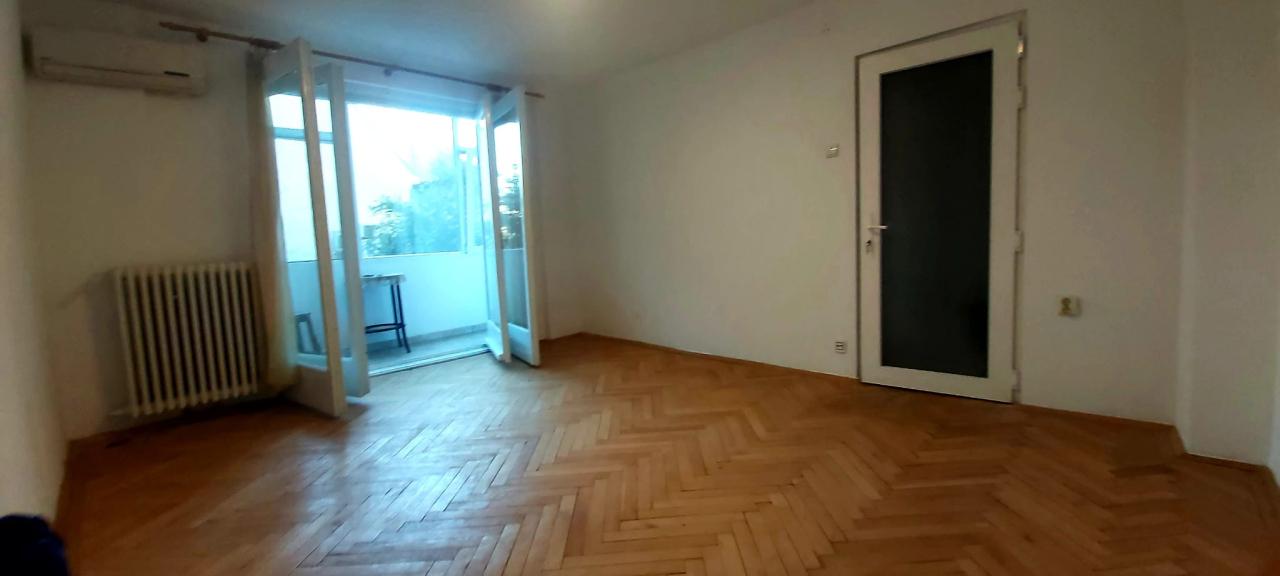 Apartament 2 camere nemobilat, zona Mihail Kogalniceanu