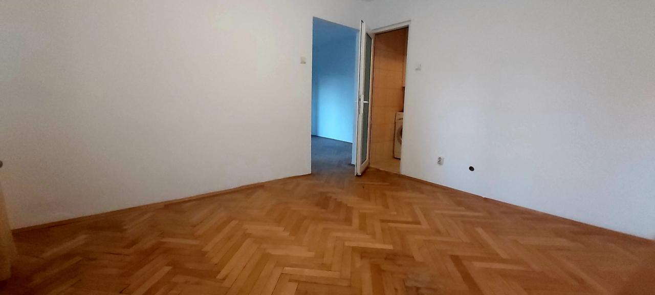 Apartament 2 camere nemobilat, zona Mihail Kogalniceanu