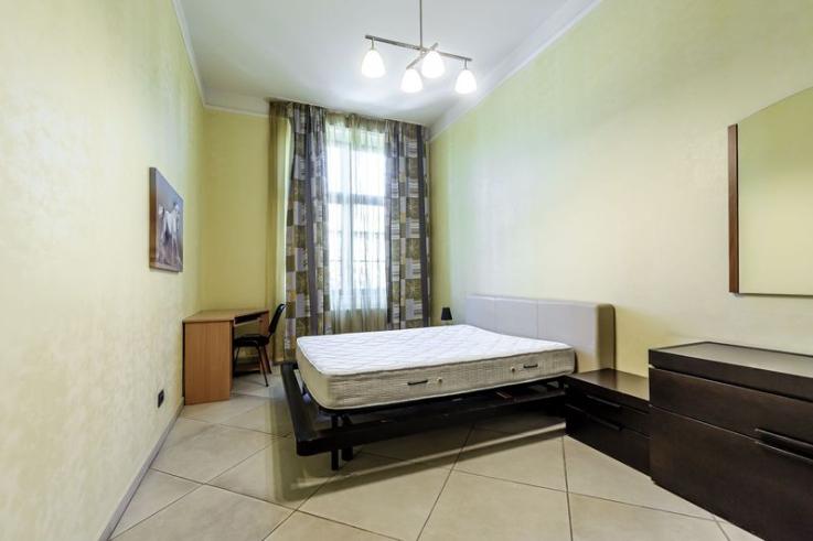 Apartament de vis, b-dul Revolutiei nr 83, Etajul 1.