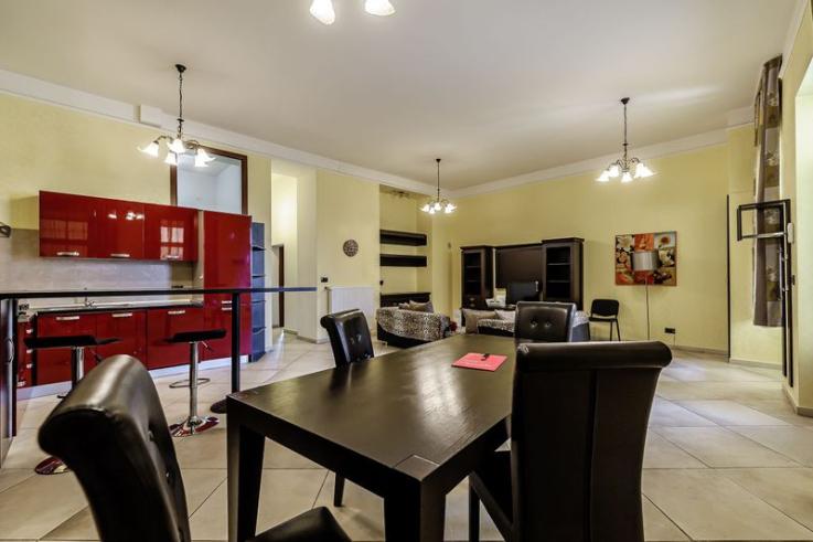 Apartament de vis, b-dul Revolutiei nr 83, Etajul 1.