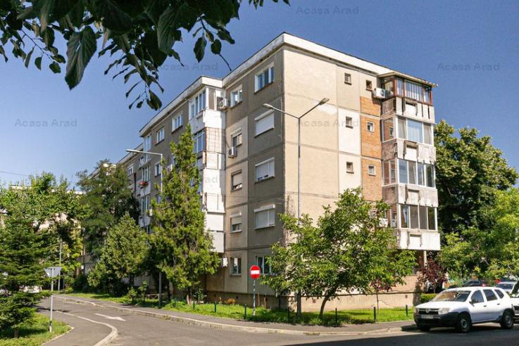 Apartament cu 3 camere decomandat Alfa etaj 4