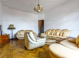 Apartament în Palatul Bohuș, lângă Teatrul de Stat.