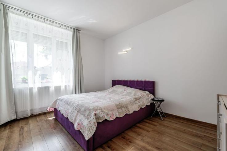 Apartament 2 camere spatios la casa individuala, zona centrala