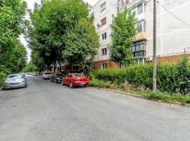 Apartament decomandat, 3 camere, 2 băi,  Etajul 2 în Micalaca, Bl 723