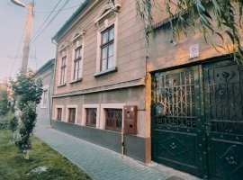 De vânzare casă cu două apartamente/ Comision 0%