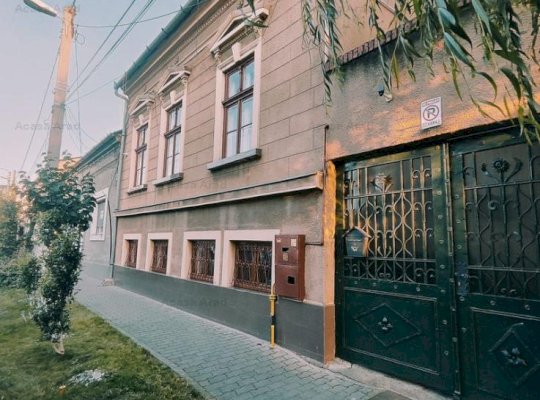 De vânzare proprietate cu două apartamente/ Comision 0%