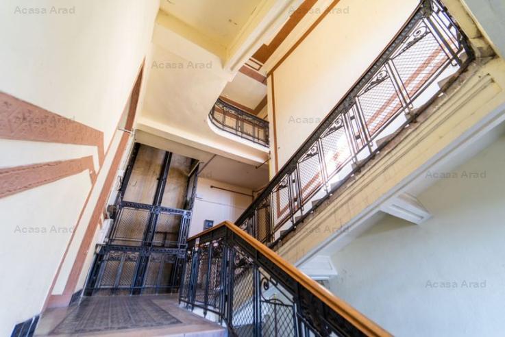 Apartament în Palatul Bohuș, lângă Teatrul de Stat.