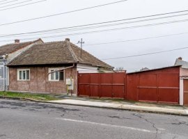 Casă cu 2 camere, teren, garaj în Bujac / Necesită renovare