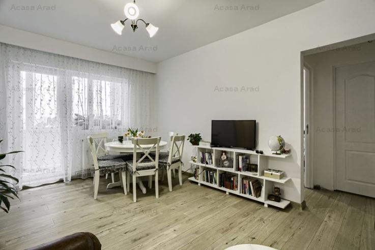 Apartament spatios cu 4 camere la 1 minut de teatru