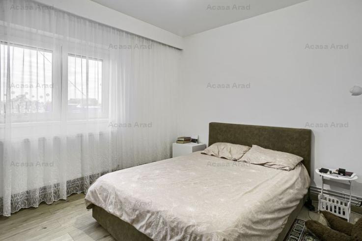 Apartament spatios cu 4 camere la 1 minut de teatru