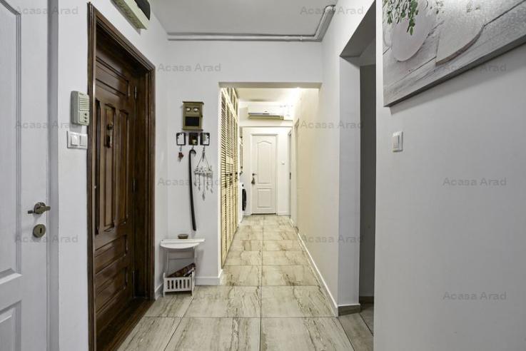 Apartament spatios cu 4 camere la 1 minut de teatru