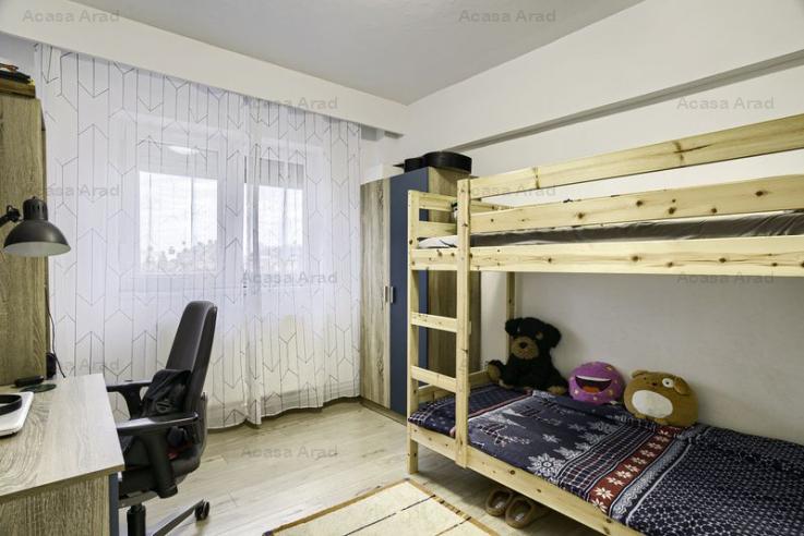 Apartament spatios cu 4 camere la 1 minut de teatru