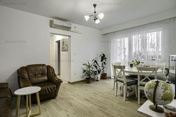 Apartament spatios cu 4 camere la 1 minut de teatru