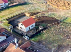 Casă cochetă lângă pădure, ideală pentru tineri iubitori de natură.