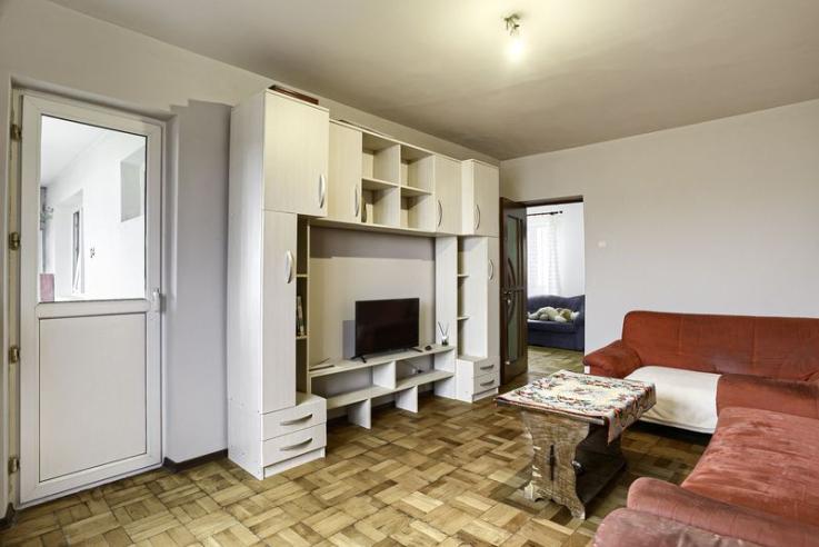 Apartament spatios cu 4 camere strada Fat Frumos