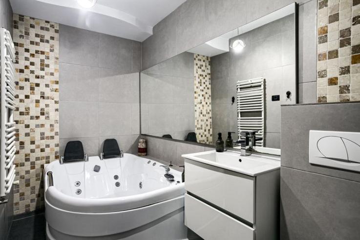 PROPRIETATE REZERVATĂ Apartament tip Penthouse în spate la Ziridava