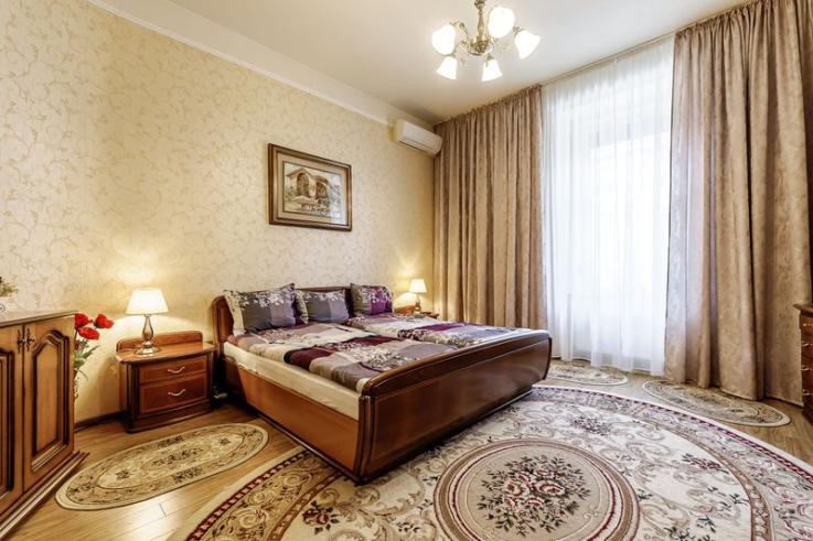 De închiriat apartament cu 2 camere central