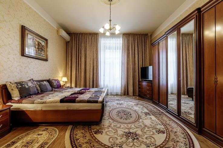 De închiriat apartament cu 2 camere central