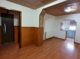 Apartament decomandat cu 2 camere in zona Lipovei