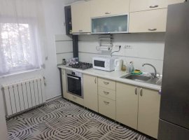 Apartament cu 3 camere in zona Complex Studentesc