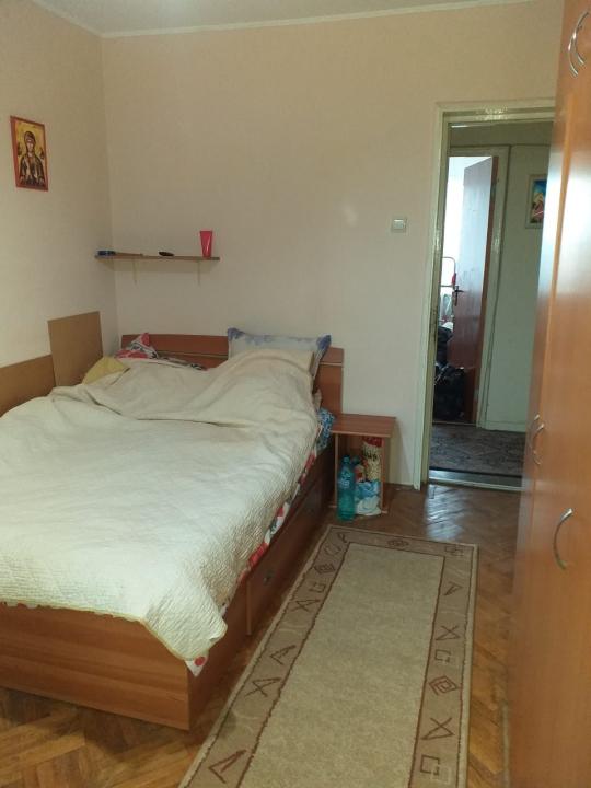 Apartament cu 3 camere, in zona Alexandru Obregia