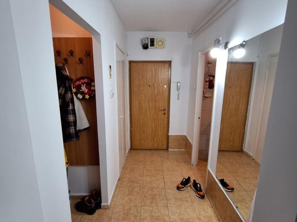 Apartmant 3 camere in bloc anvelopat, Gorjului, Militari