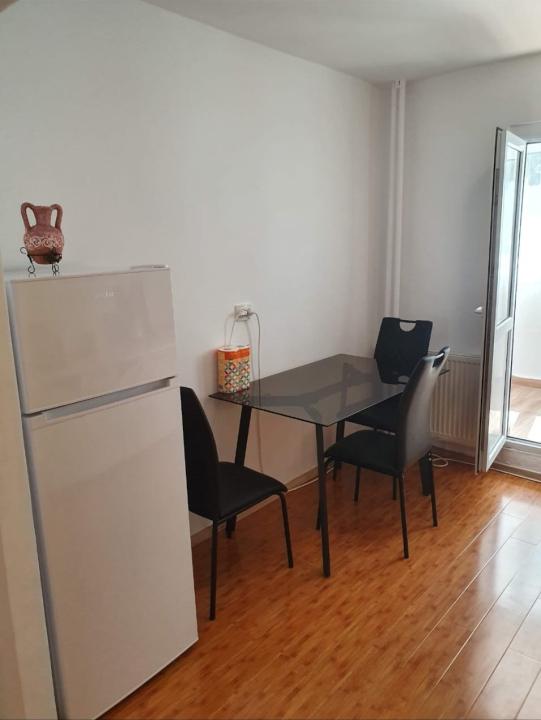 Apartament 2 camere Crangasi / Vintila Mihailescu