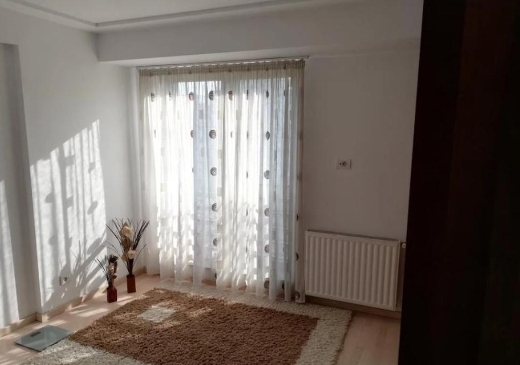 Apartament cu 3 camere, in zona Decebal