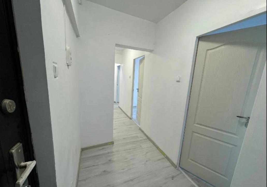 Apartament 3 camere Sos. Alexandriei - Teius