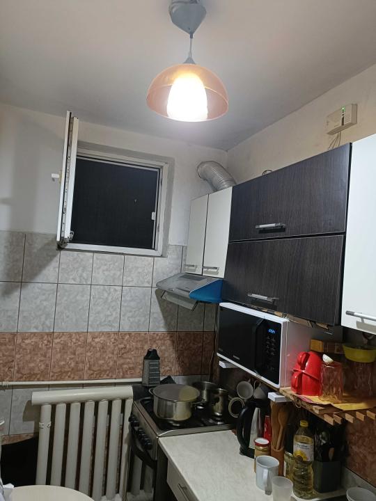 Apartament cu 4 camere cu 2 bai langa metrou Raul Doamnei, Drumul Taberei