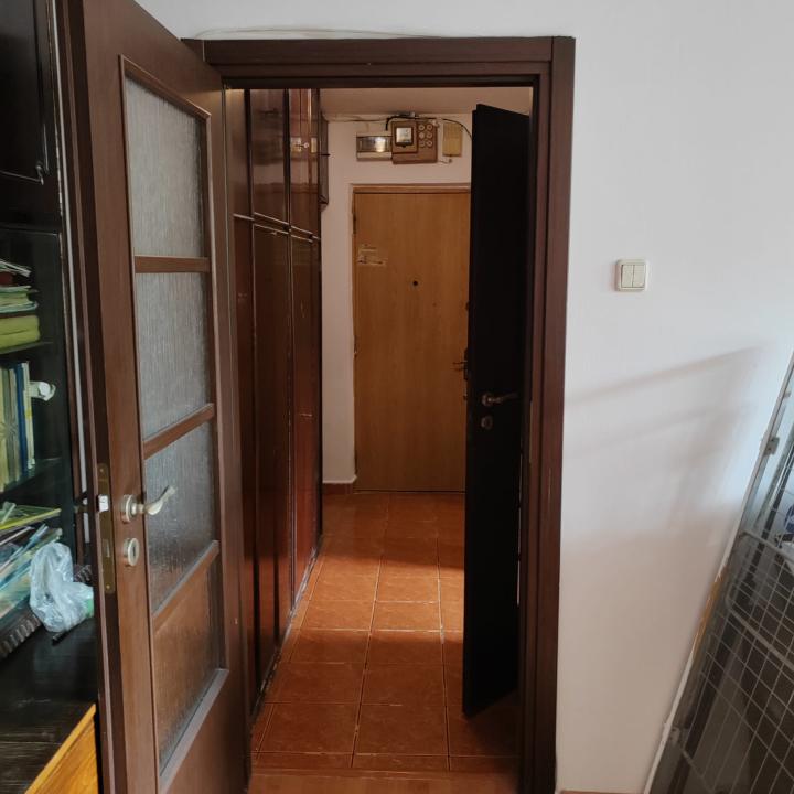 Apartament 3 camere la 3 minute de metrou Pacii, Militari