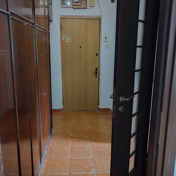 Apartament 3 camere la 3 minute de metrou Pacii, Militari