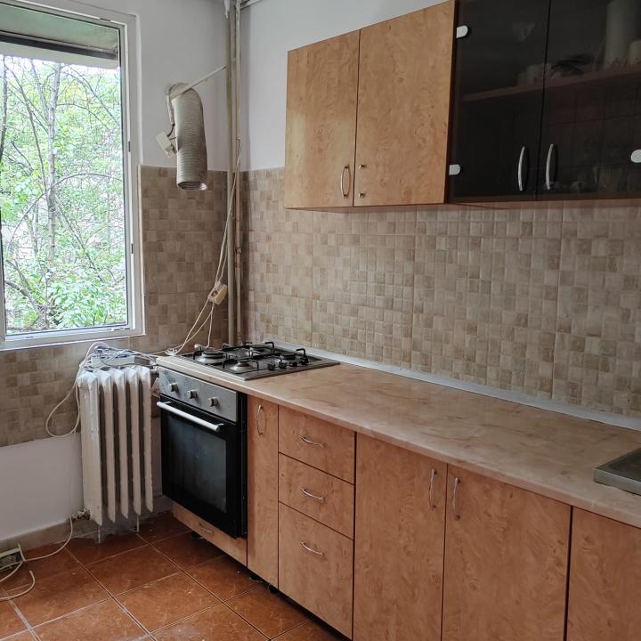 Apartament 3 camere la 3 minute de metrou Pacii, Militari