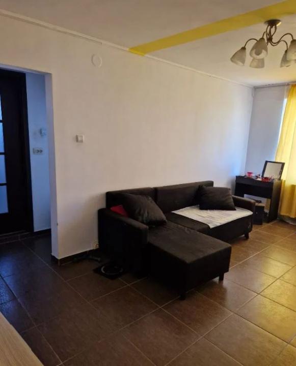 Apartament 4 camere Crangasi / George Valsan